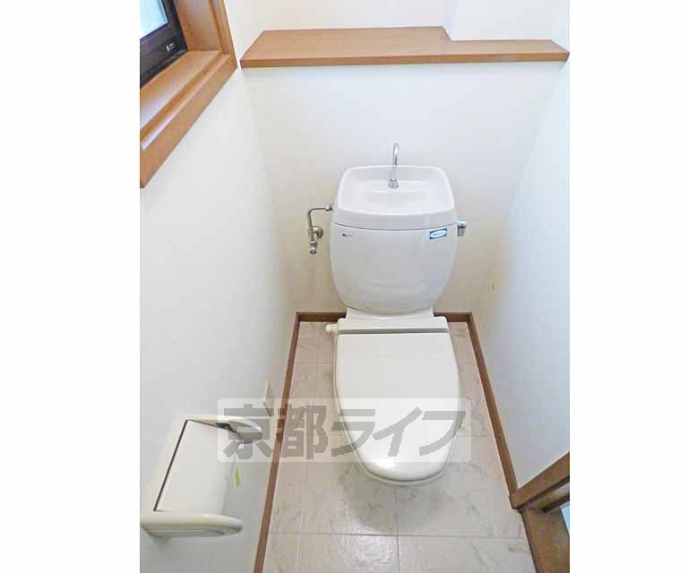 地下鉄烏丸線 北大路駅 徒歩15分 2階建 築33年のトイレ写真