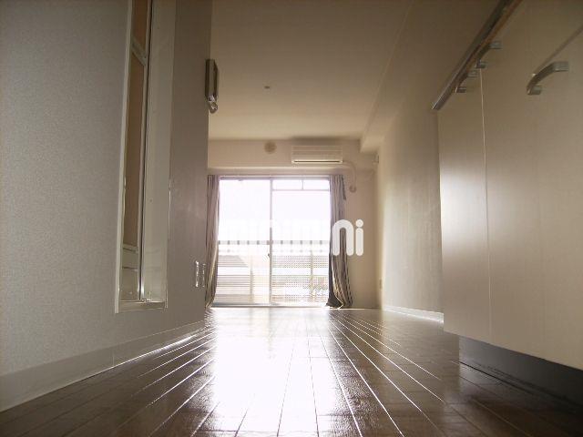 リバーハイツ中村の居間写真