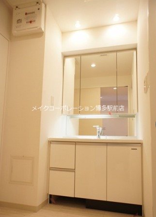 洗面設備　※入居中の為別部屋写真使用現状優先