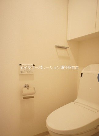 トイレ　※入居中の為別部屋写真使用現状優先