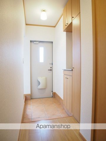 ＪＲ山陰本線 松江駅 バス乗車時間：15分 最寄りバス停で下車 徒歩7分 2階建 築22年の玄関写真