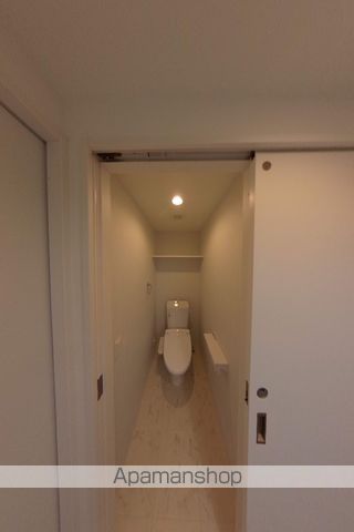 地下鉄東山線 新栄町駅 徒歩4分 9階建 築9年のトイレ写真