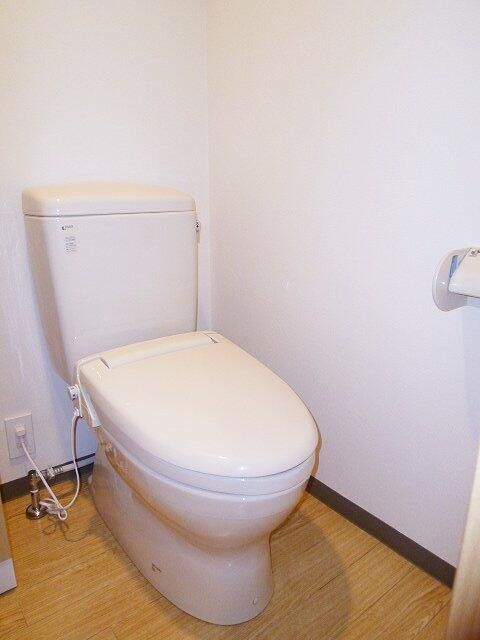 都営大江戸線 西新宿五丁目駅 徒歩4分 4階建 築21年のトイレ写真