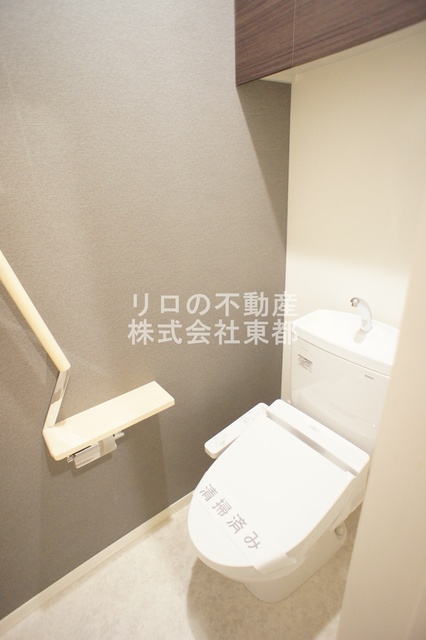 トイレ　白基調で清潔感のあるトイレです♪