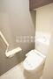 トイレ　白基調で清潔感のあるトイレです♪