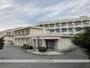 小学校　鷹岡小学校（小学校）まで414m