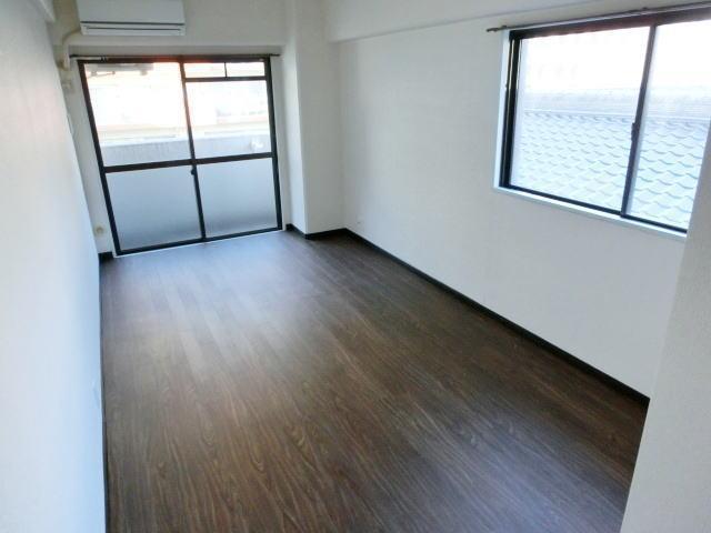 居室・リビング　角部屋で明るいお部屋です◎