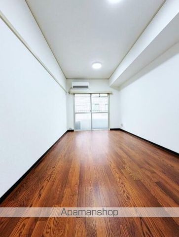 エスカイア池袋の居間写真