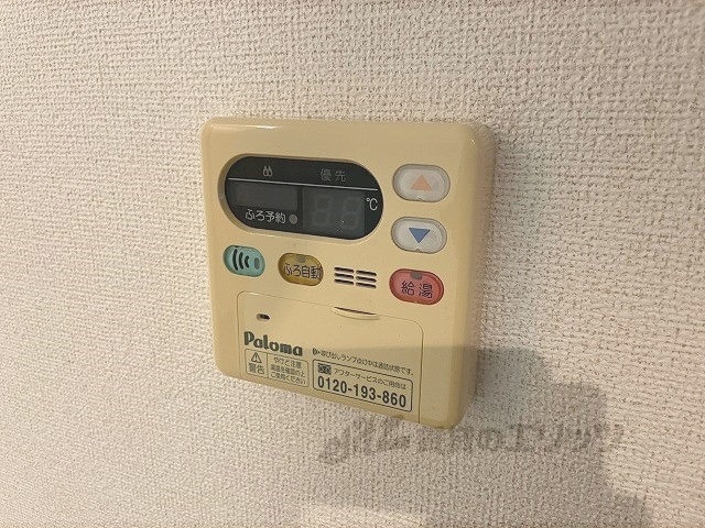 その他設備　給湯器リモコン