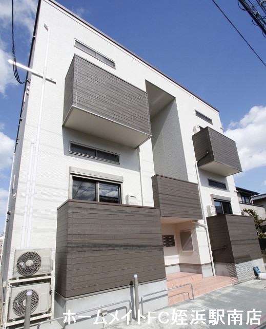 建物外観　★人気の築浅メゾネット！★