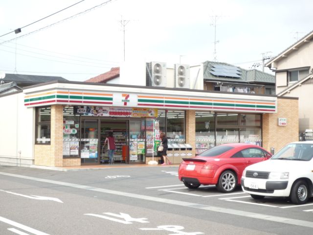 コンビニ　セブンイレブン（コンビニ）まで300m