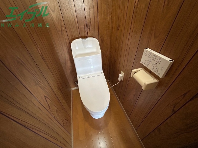 トイレ　同物件別部屋写真