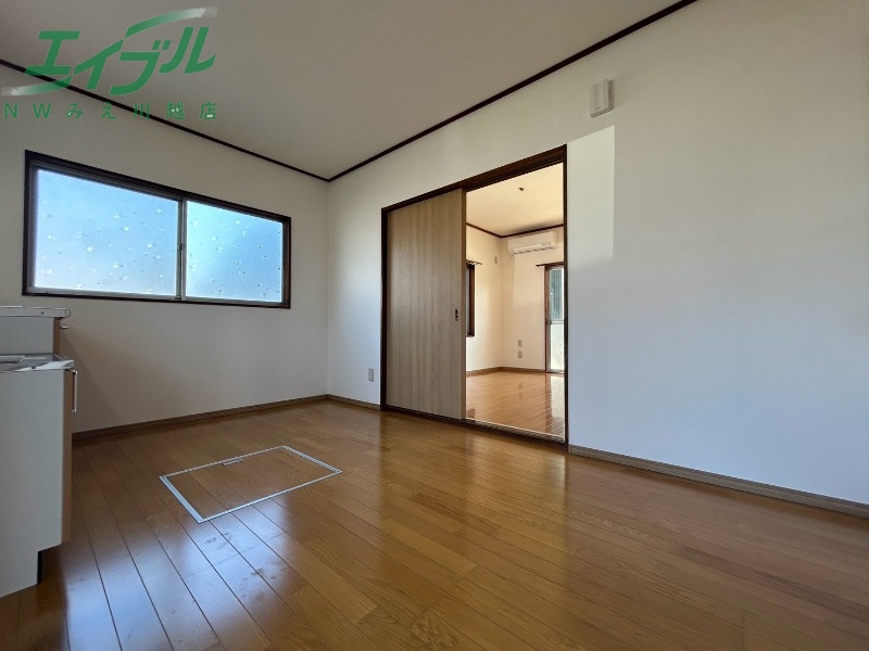 居室・リビング　同物件別部屋写真