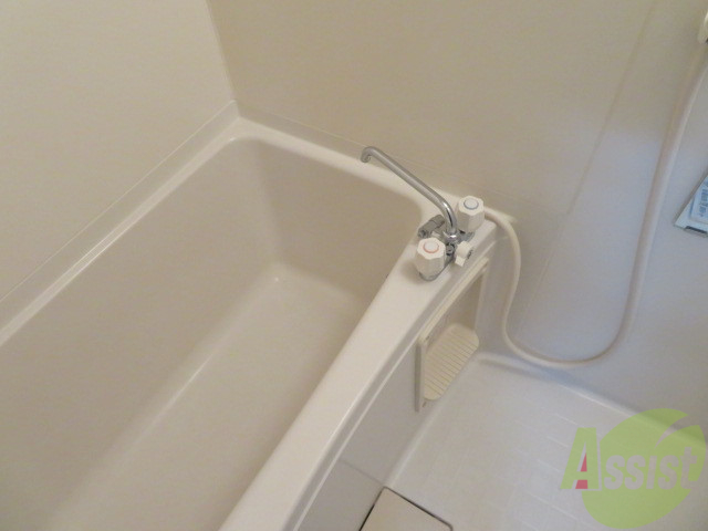 バス・シャワールーム　バスルームです。狭すぎず、ゆとりのあるお部屋です