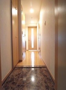 玄関　参考写真：別部屋タイプ