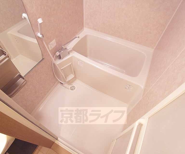 バス・シャワールーム　高級感のあるお風呂でくつろげます・