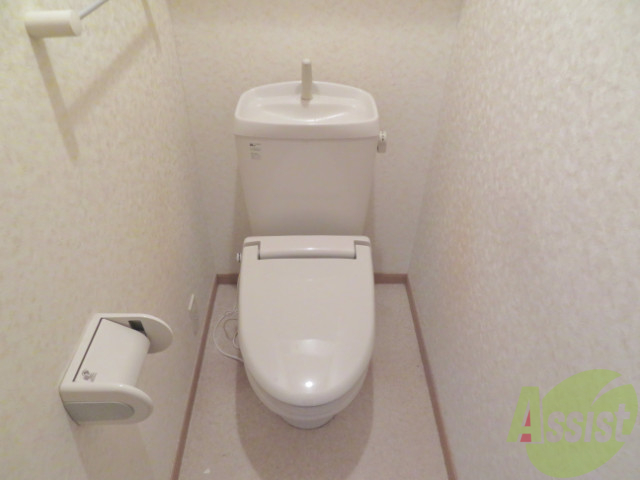 トイレ　こちらのトイレは、清潔感があってお手入れもしやすそうです。