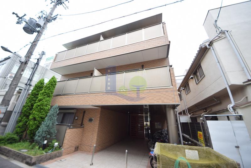建物外観　日も良く当たり、明るく綺麗な外観です