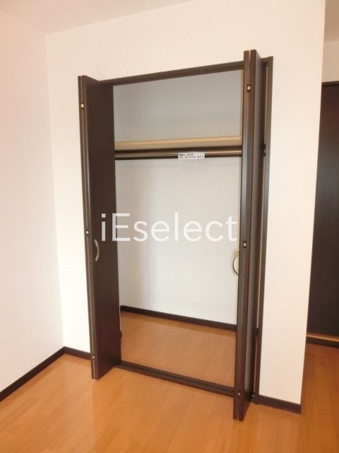 収納　お洋服もたくさんかけられます