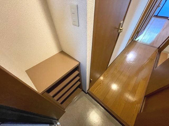 玄関　下駄箱付きの玄関です☆2022.11.04撮影