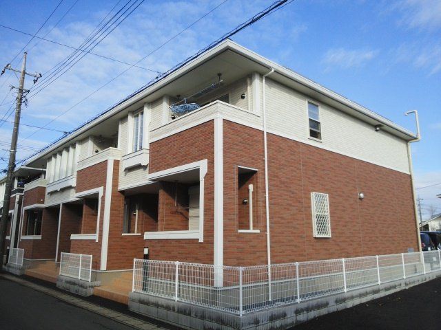 京成本線 京成成田駅 バス乗車時間：15分 最寄りバス停で下車 徒歩7分 築13年