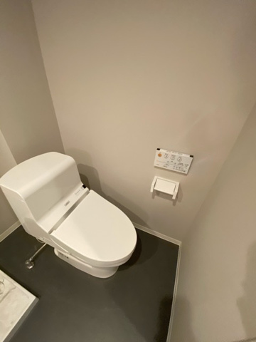 トイレ　温水洗浄便座付きのトイレです♪