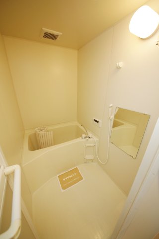 バス・シャワールーム　別部屋反転間取の写真となります。