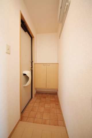 玄関　別部屋反転間取の写真となります。