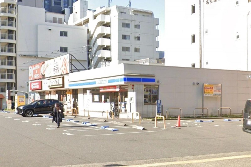 コンビニ　ローソン 中区丸の内一丁目店（コンビニ）まで130m