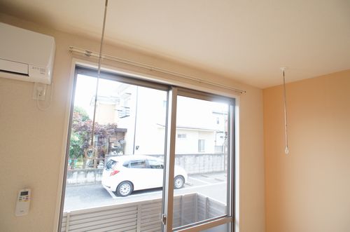 その他設備　雨の日や花粉の季節に便利な室内物干し付き
