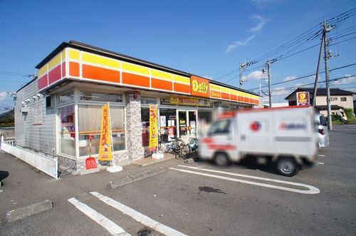 コンビニ　デイリーヤマザキ総和東牛谷店（コンビニ）まで900m