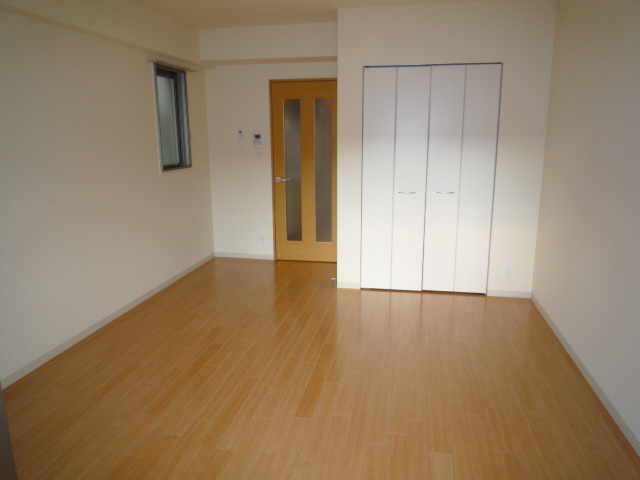 居室・リビング　約９.６帖の広いお部屋