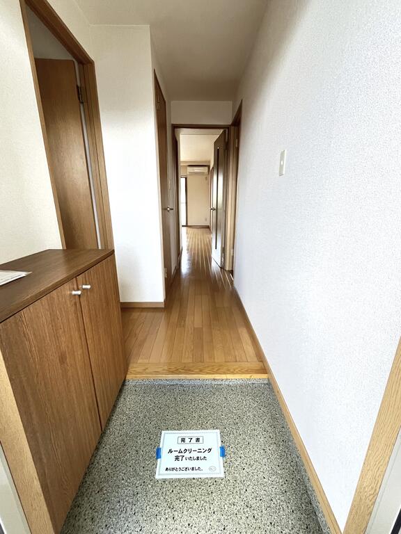 玄関　下駄箱あり