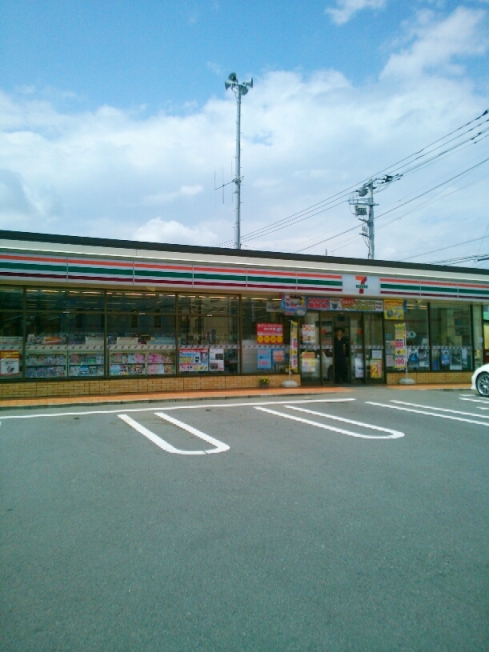 コンビニ　セブンイレブン三島青木店（コンビニ）まで599m