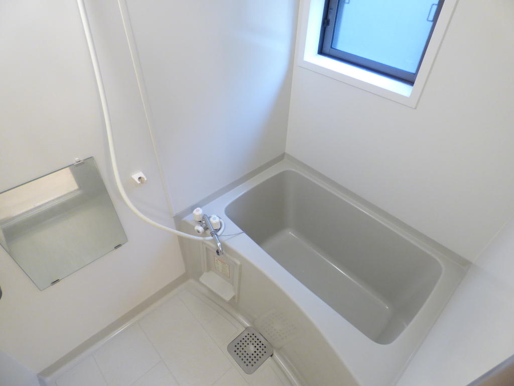 バス・シャワールーム　102号の写真になります。