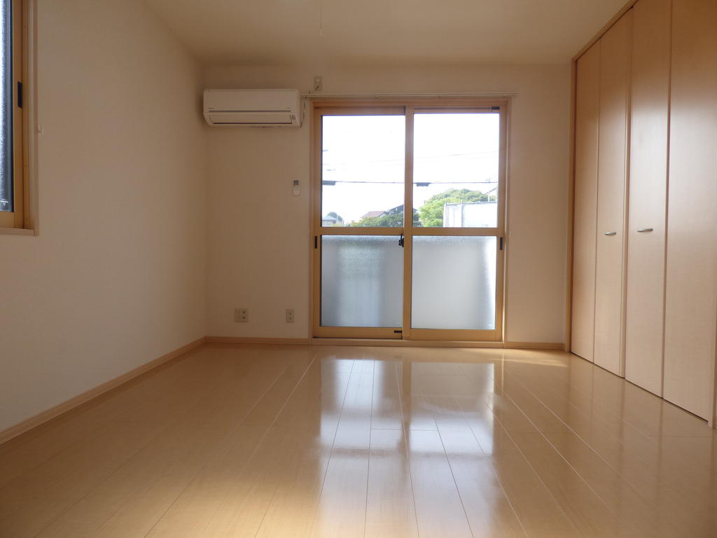 居室・リビング　102号の写真になります。