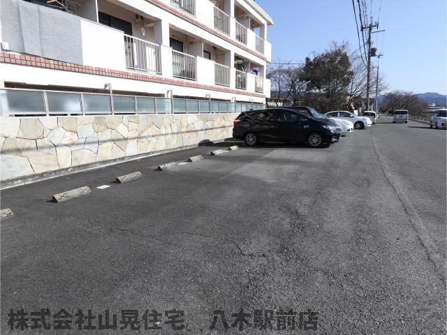 【橿原市縄手町のマンションの駐車場】