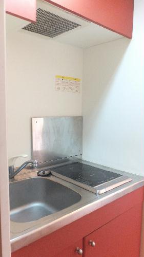 キッチン　2口の電気コンロ　※お部屋により、配置が異なります。