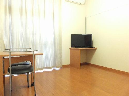 居室・リビング　１階床はフローリング仕様です。