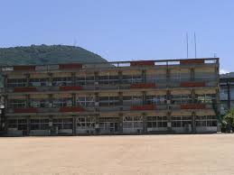 中学校　坂出市立東部中学校（中学校）まで551m