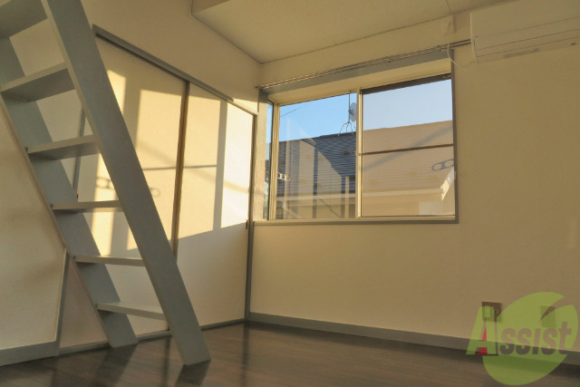 居室・リビング　７帖の洋室です。広々としていますね。イメージはつきましたか？