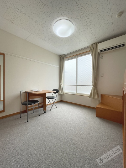 バルコニー　カーテン付き。しっかり明かりを遮断します。