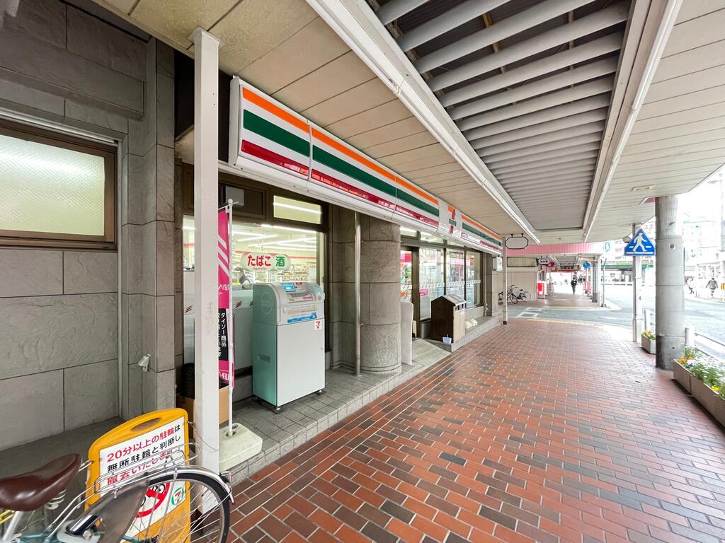 コンビニ　セブンイレブン阪急春日野道駅前店（コンビニ）まで97m