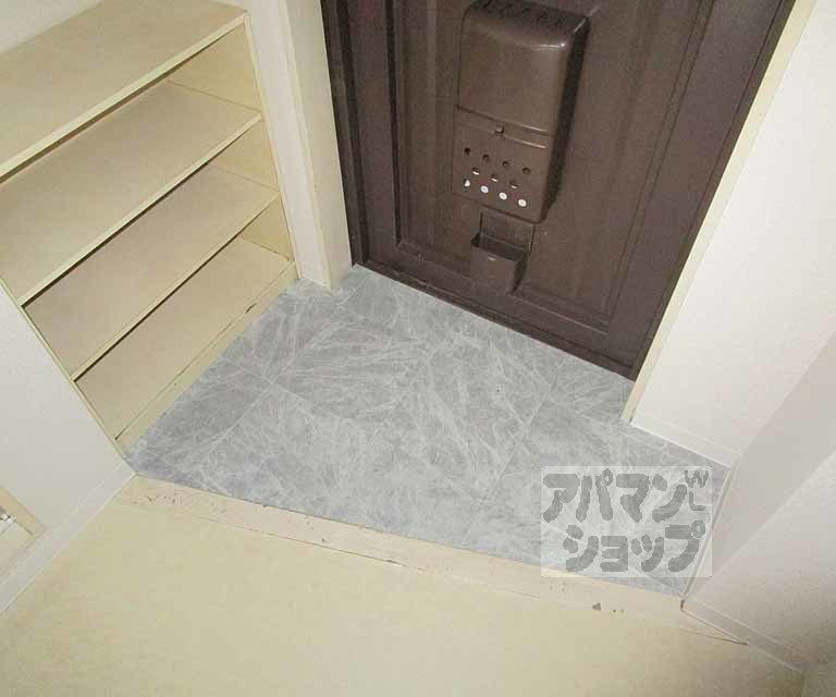 玄関　５０２号室の写真です。