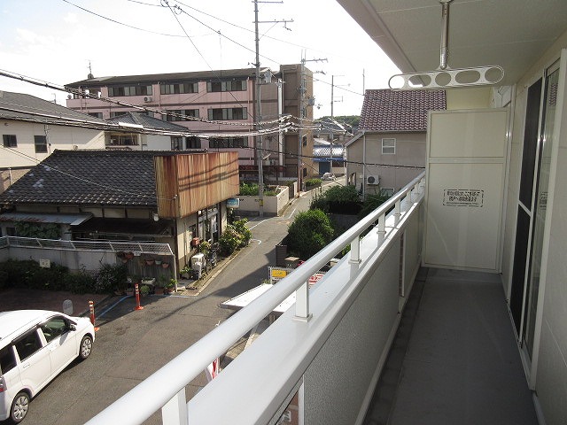バルコニー　南向きです。　日当たり良好です。