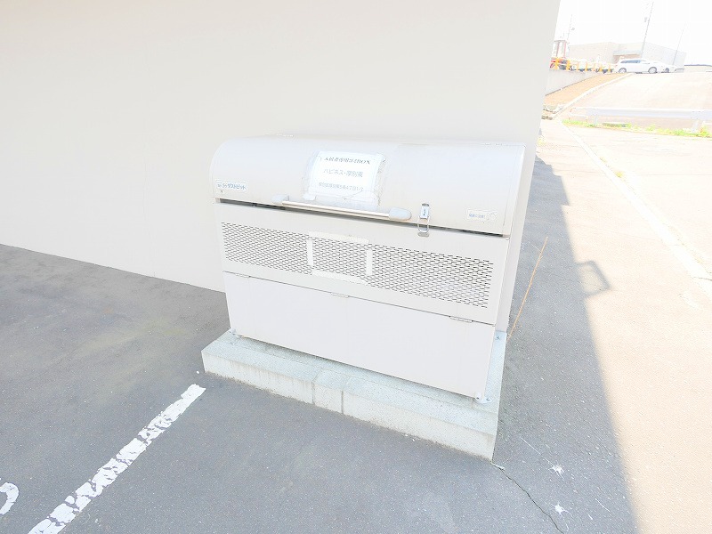 その他共有部分　敷地内にゴミ捨て場があります♪