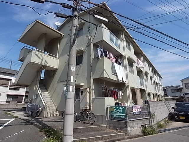 【ハイフラット静徳の建物外観】