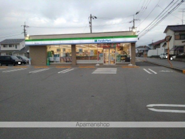 コンビニ　ファミリーマート新居浜宇高店様（コンビニ）まで700m