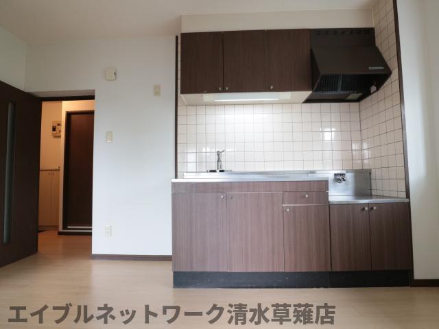 【静岡市葵区瀬名のマンションのキッチン】