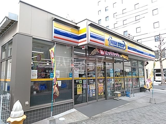 【ラウレール名駅南のコンビニ】